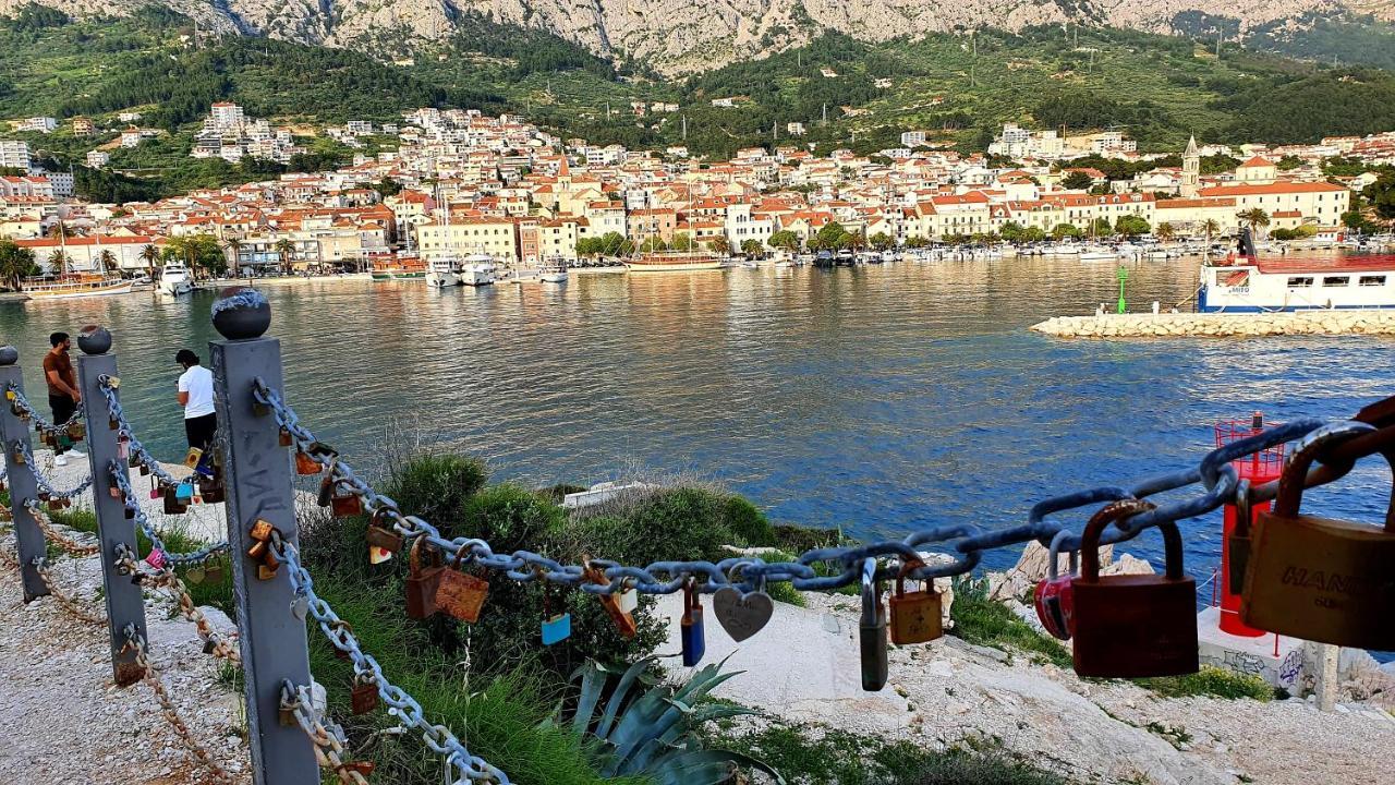 Penthouse Studio With Sea View Makarska Exterior foto